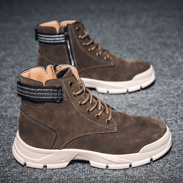 Paelte ja lukuga meeste spordisaapad