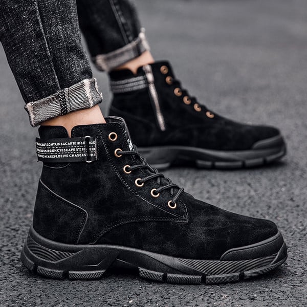 Paelte ja lukuga meeste spordisaapad