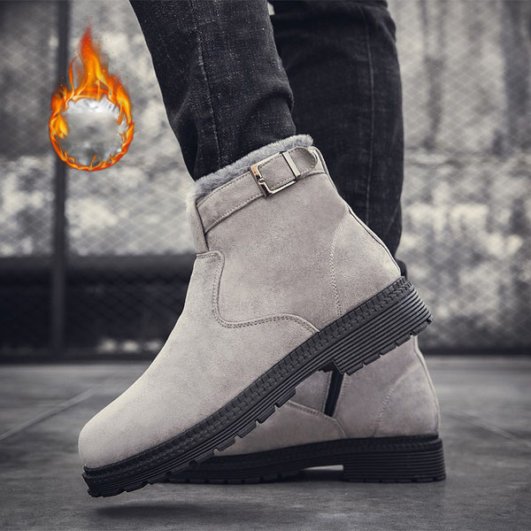 Aktuális férfi csizma csattal