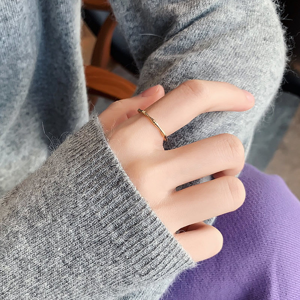 Dnevni ženski prsten jednobojni model