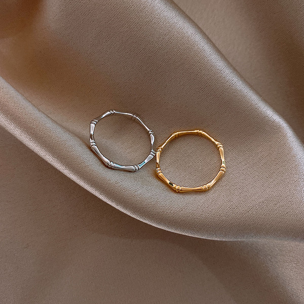 Ежедневен дамски пръстен изчистен модел