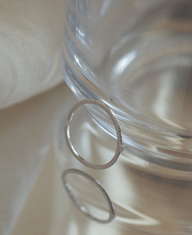 Stílusos női vékony gyűrű díszkővel