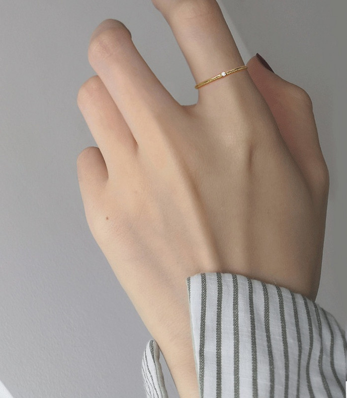 Stílusos női vékony gyűrű díszkővel