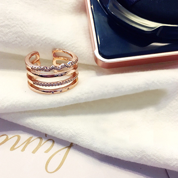 Igapäevane naiste sõrmus kividega