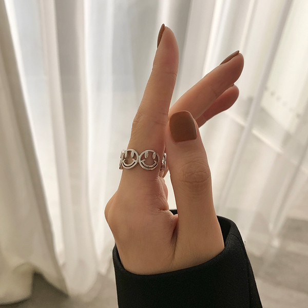 Praegune naiste igapäevane sõrmus