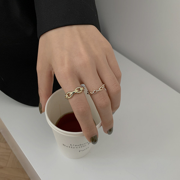 Modern női gyűrű két modellben