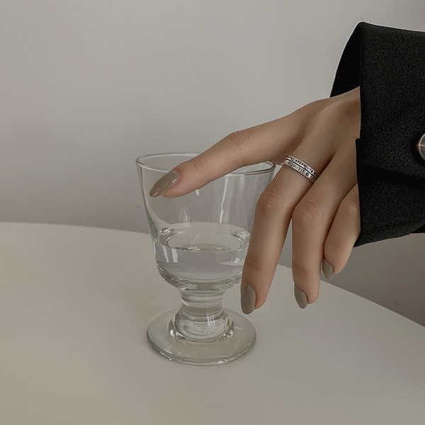 Női mindennapi gyűrű feliratokkal