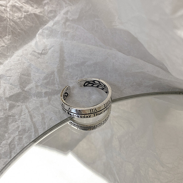 Női mindennapi gyűrű feliratokkal