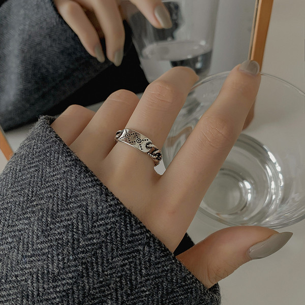 Naiste igapäevased sõrmused kahes mudelis