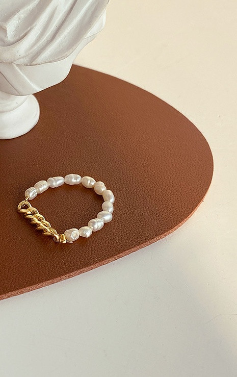 Praegune naiste komplekt kahest dekoratiivpärlitega sõrmusest