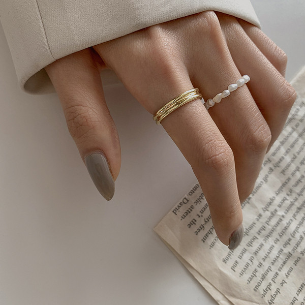 Praegune naiste komplekt kahest dekoratiivpärlitega sõrmusest