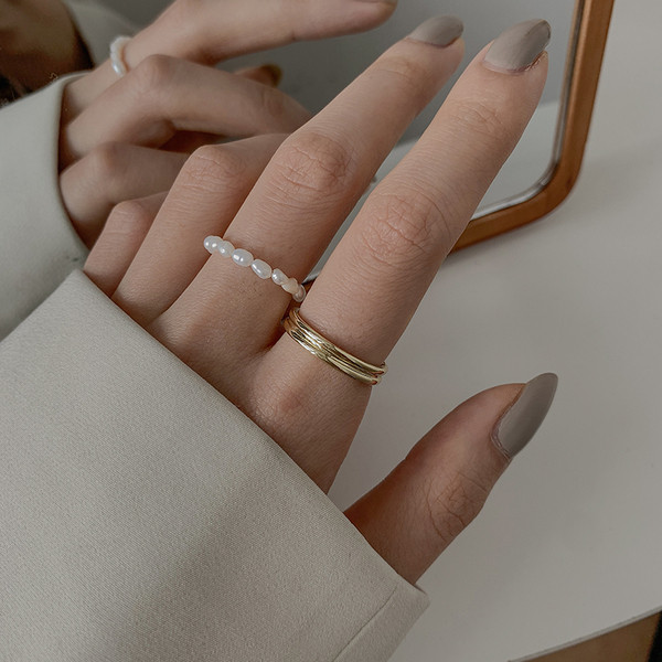 Praegune naiste komplekt kahest dekoratiivpärlitega sõrmusest