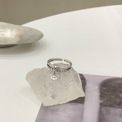 Μοντέρνο γυναικείο σετ δύο δαχτυλιδιών με μενταγιόν