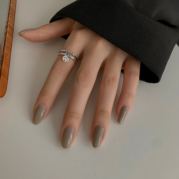 Μοντέρνο γυναικείο σετ δύο δαχτυλιδιών με μενταγιόν