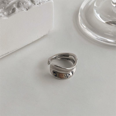 Naiste topsõrmused kahes mudelis