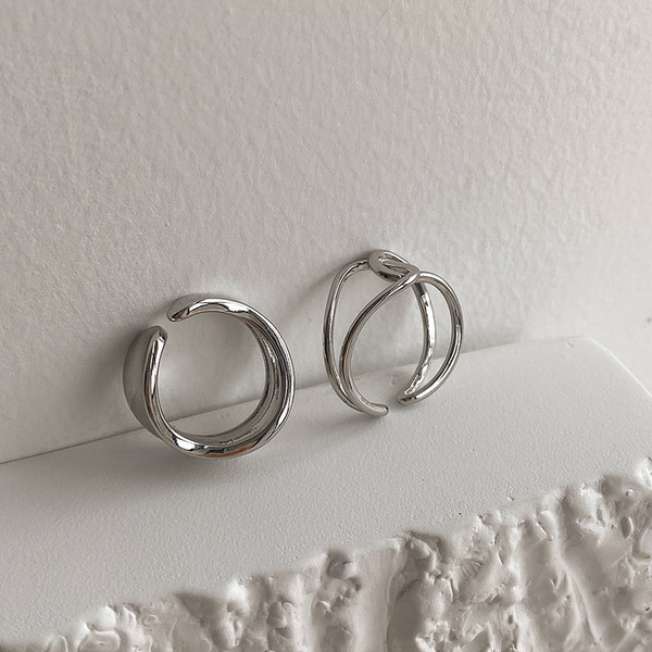 Naiste topsõrmused kahes mudelis