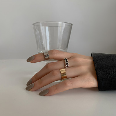 Ежедневен дамски комплект от три пръстена изчистен модел