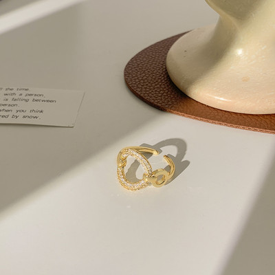 Női gyűrűk kövekkel