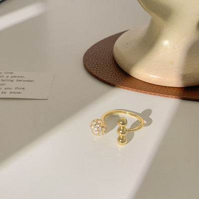 Női gyűrűk kövekkel