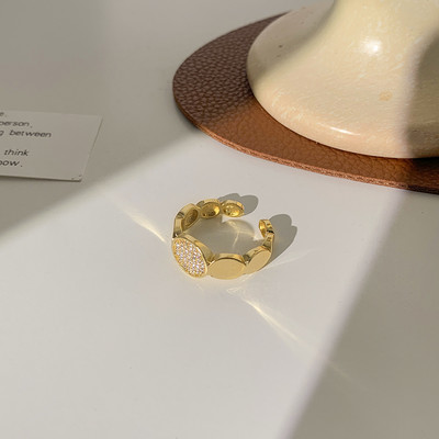 Női gyűrűk kövekkel