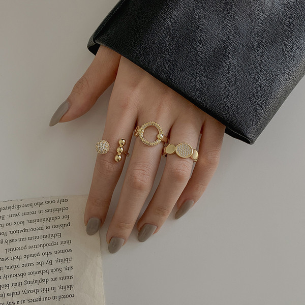 Női gyűrűk kövekkel