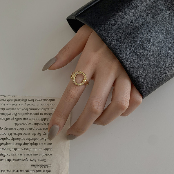 Női gyűrűk kövekkel