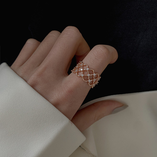 Stiilne naiste lai kivikestega sõrmus