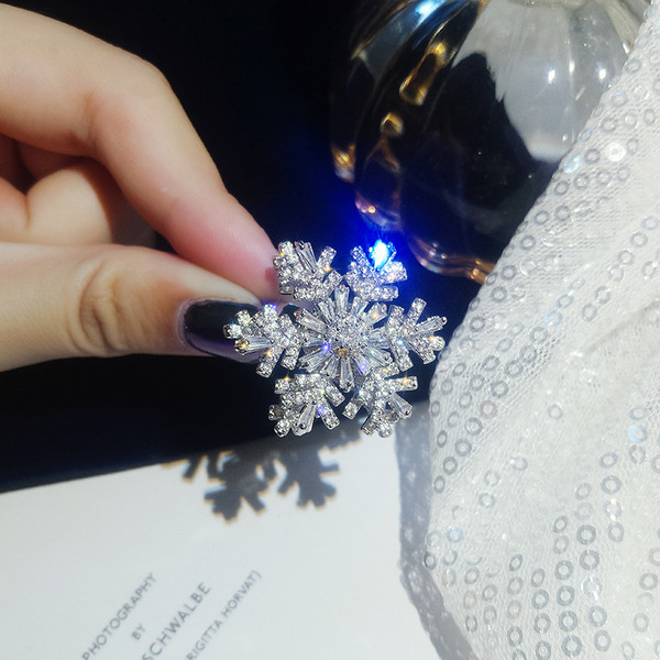 Naiste stiilne kivikestega sõrmus