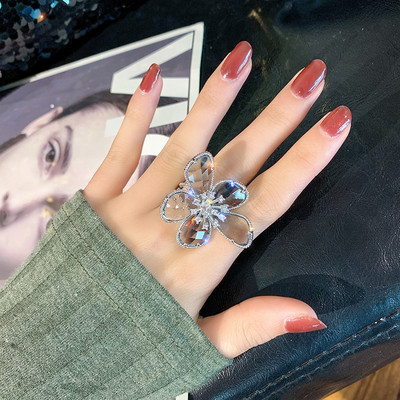 Stiilne lille ja dekoratiivkividega naiste sõrmus