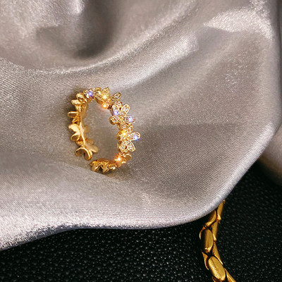 Moodne naiste sõrmus liblikate ja kividega