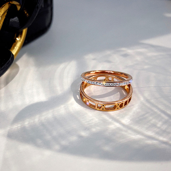 Kahe naiste sõrmuse komplekt tavaline mudel