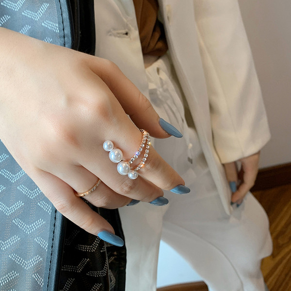 Stiilne pärlite ja kivikestega naiste sõrmus