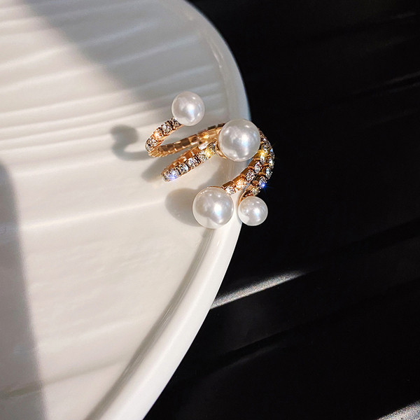 Stiilne pärlite ja kivikestega naiste sõrmus