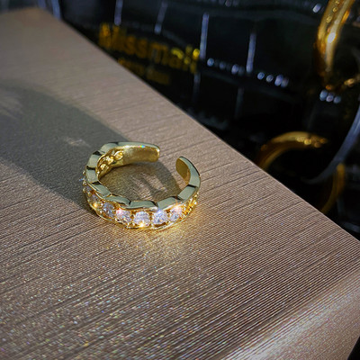 Kahe mudeliga naiste sõrmus dekoratiivkividega