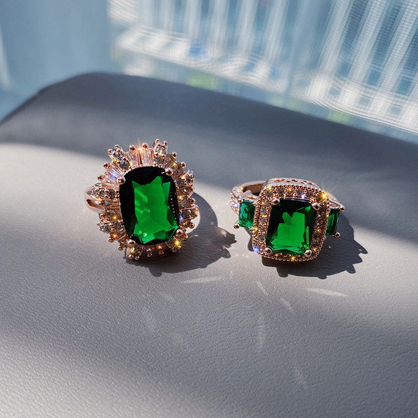 Κομψό γυναικείο δαχτυλίδι με διακοσμητικές πέτρες σε δύο μοντέλα