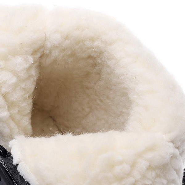 Mitmel mudelil pehme voodriga vabaaja meeste saapad