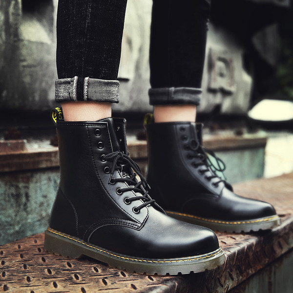 Bőr férfi csizma fűzővel - több modell