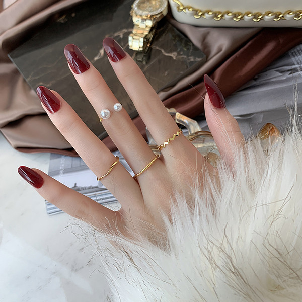 Dekoratiivpärlitega naiste sõrmuste komplekt