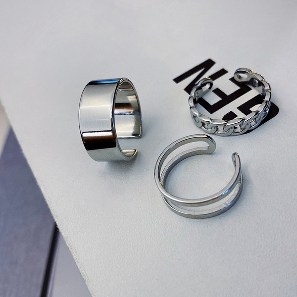 Naiste sõrmuste komplekt kahes mudelis