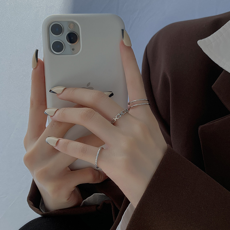 Naiste sõrmuste komplekt kahes mudelis