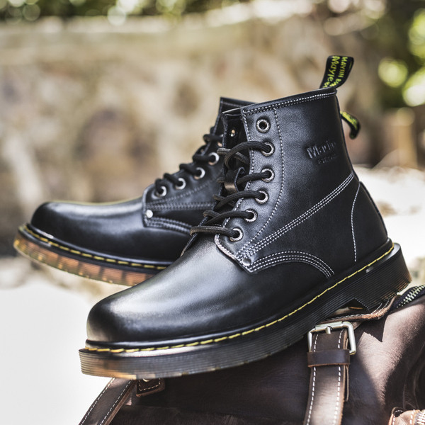 Muške kožne čizme s grubim potplatom