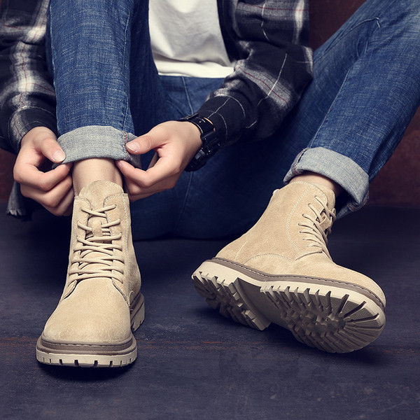 Modern férfi csizma öko velúrból, lapos talppal és fűzővel