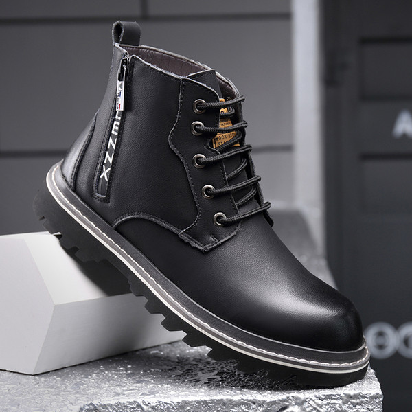 Modern férfi csizma eko bőrből, fekete színű felirattal