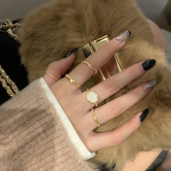 Aktuális női gyűrűszett