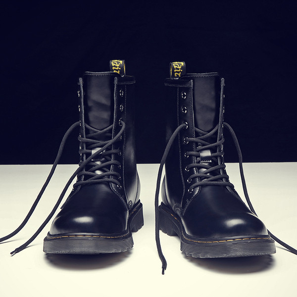 Férfi aktuális kubai csizma műbőrből, fűzővel