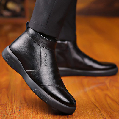 Običan model muške zimske obuće od eko kože sa mekom postavom