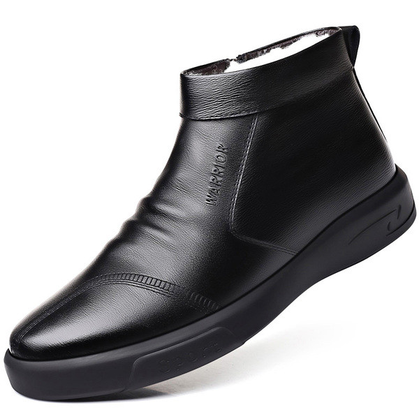 Običan model muške zimske obuće od eko kože sa mekom postavom