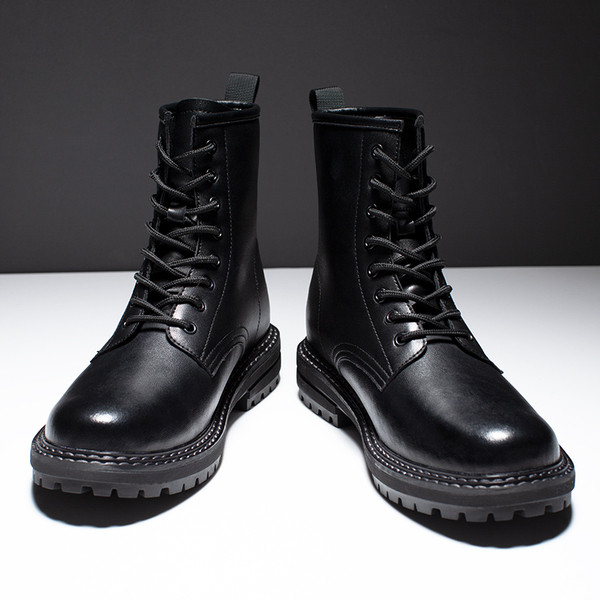 Fekete eko bőrből készült férfi csizma lapos talppal és fűzővel