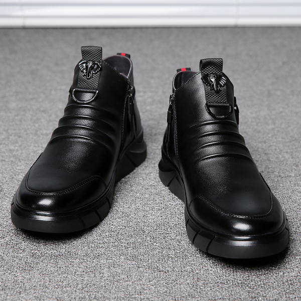 Férfi bőrcsizma lapos talppal és cipzárral