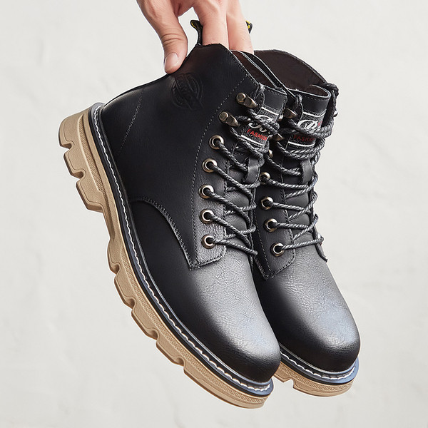 Eko bőrből készült férfi csizma új modellje lapos talppal és fűzővel